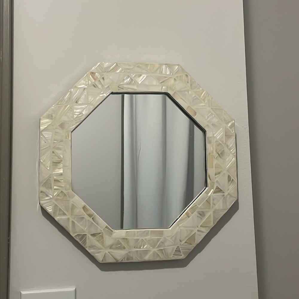 Chic wall mirror